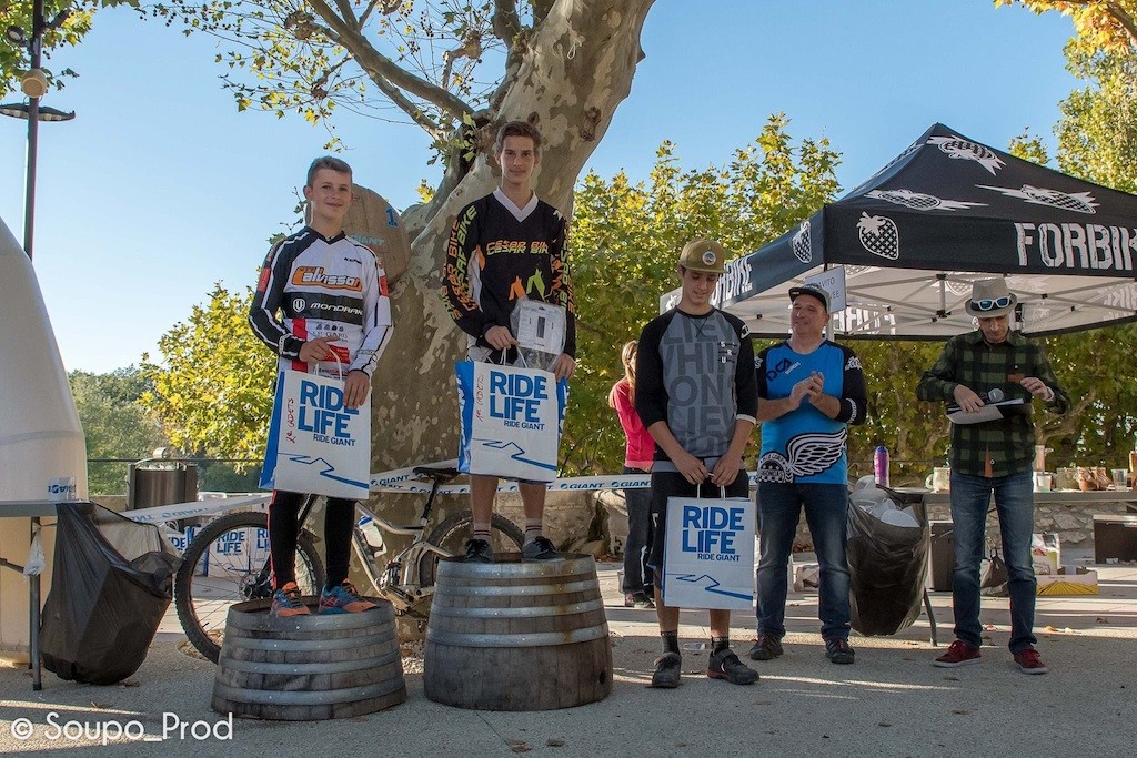 enduro-gigondas-podium